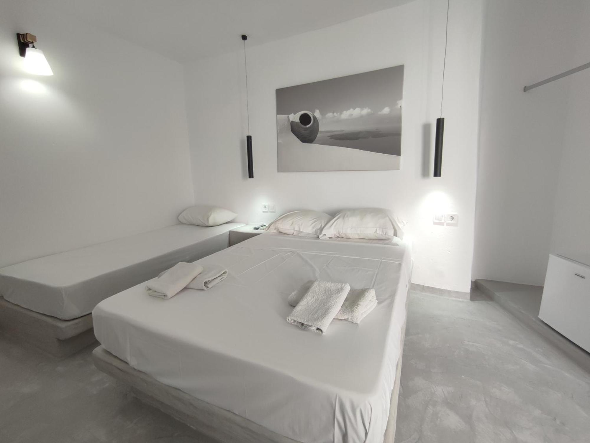 Central Santorini Serenity Rooms Fira  Exterior foto