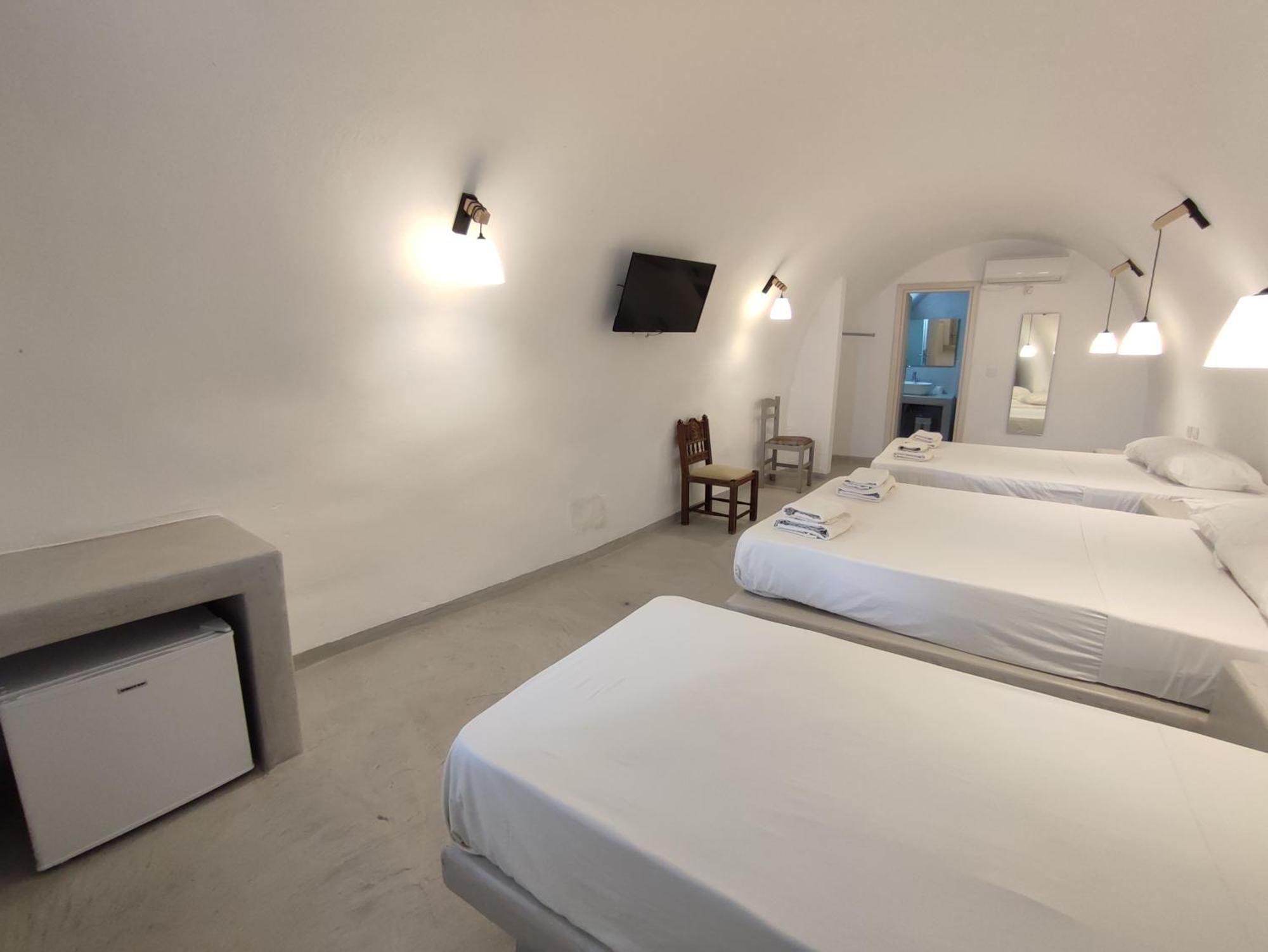 Central Santorini Serenity Rooms Fira  Exterior foto