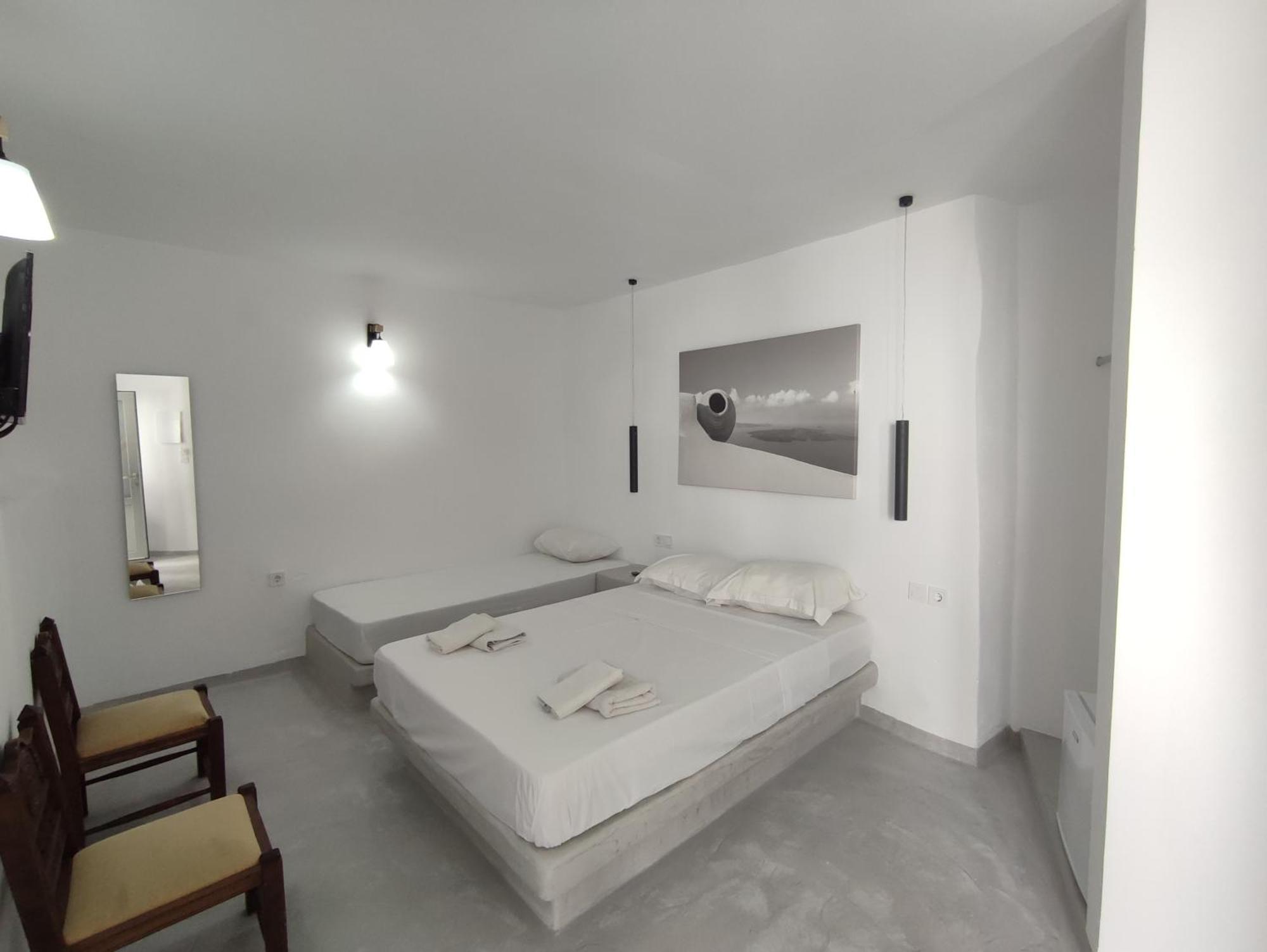 Central Santorini Serenity Rooms Fira  Exterior foto